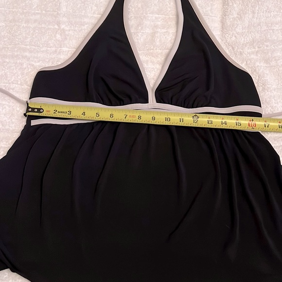 NY&Co blk halter top with white stripes & a white string closure for sizing - Picture 6 of 9